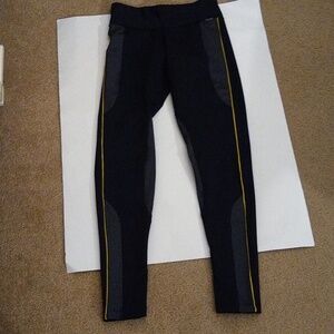 Loira & Morena black leggings size small yellow trim